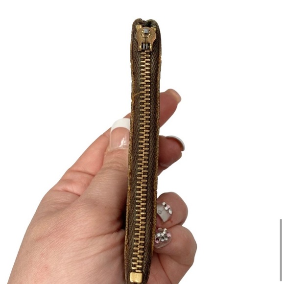 Louis Vuitton keychain pouch - Picture 8 of 9